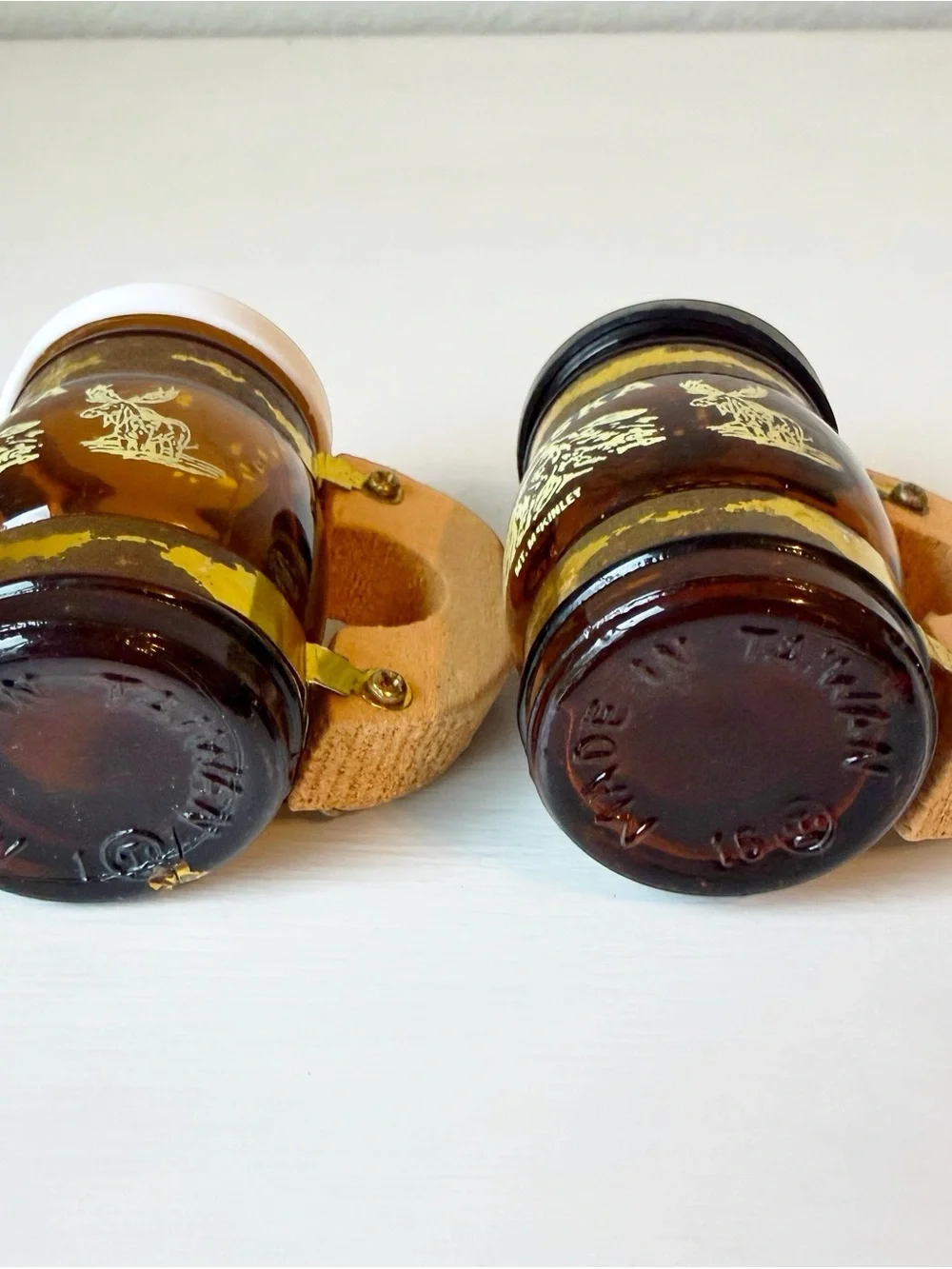 Vintage Alaska souvenir salt & pepper shakers. Made in Taiwan